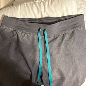 Figs Women’s Livingston scrub pants